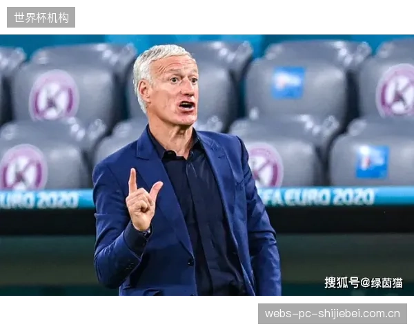 德尚在热身赛中的大幅度轮换导致失利,引发外界对其战术稳定性的质疑。 德尚在热身赛中的大幅度轮换导致失利,引发外界对其战术稳定性的质疑。